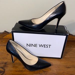 Nine West 7.5 pointy toe heels. Black leather